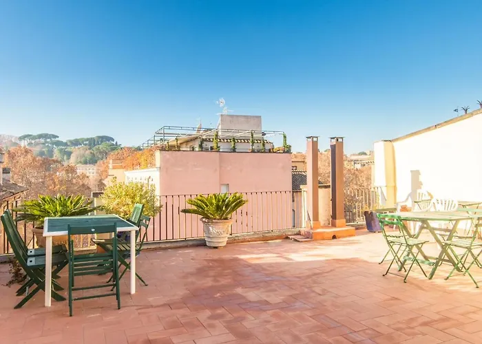 Spacious 2br In The Historic Center Roma