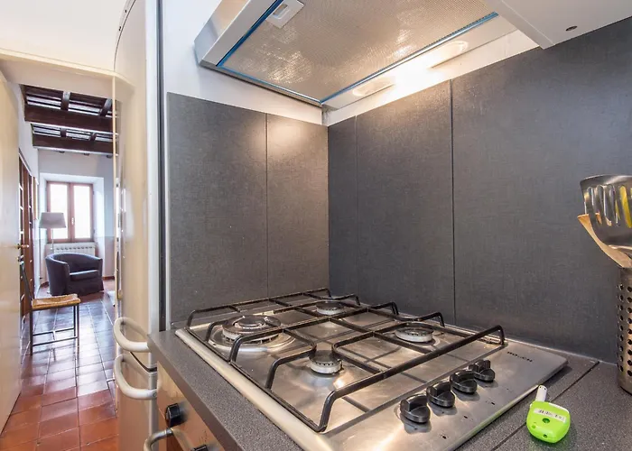 Spacious 2br In The Historic Center Roma