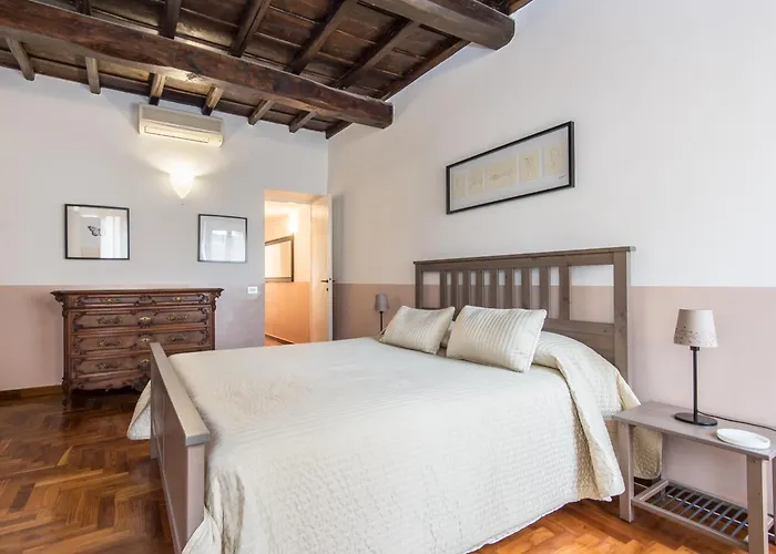 Spacious 2br In The Historic Center * Roma