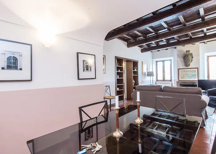 Spacious 2br In The Historic Center Roma