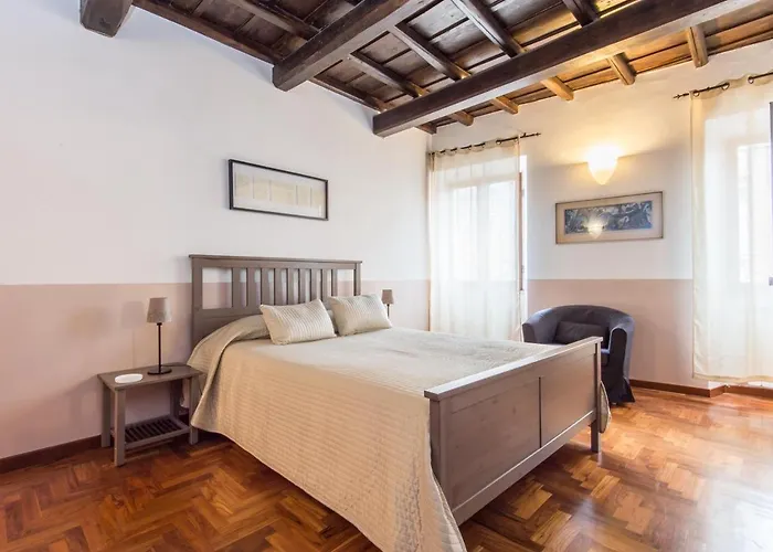 Spacious 2br In The Historic Center Appartamento Roma