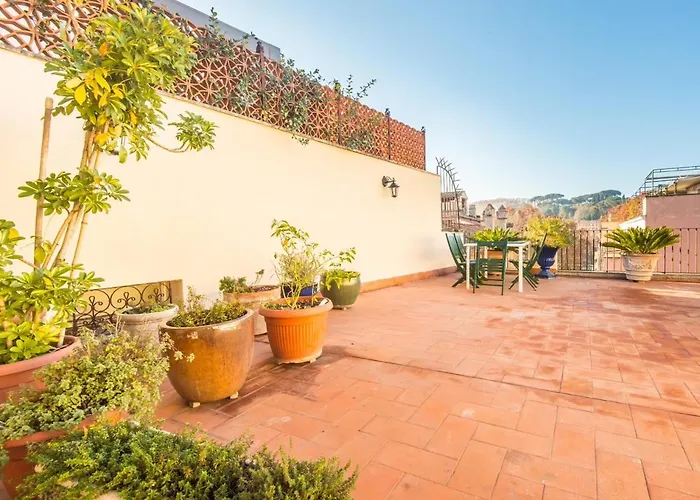 Spacious 2br In The Historic Center Roma